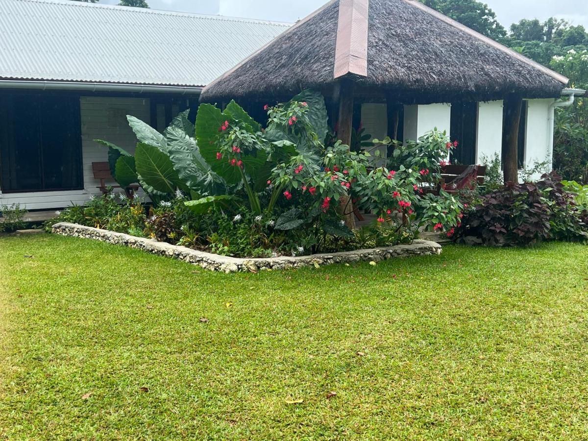 Island View Cottages Luganville Exterior photo